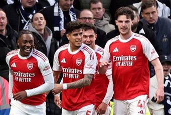 آرسنال يكتسح توتنهام برباعية في ديربي لندن ويعزز صدارته للبريميرليغ