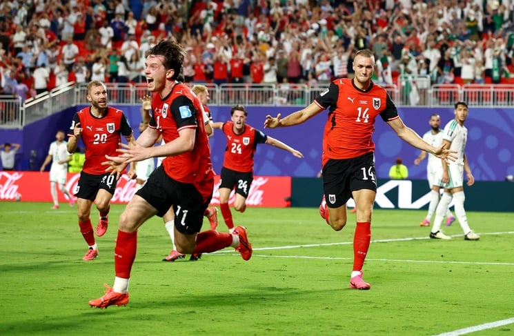 مهاجم النمسا يروي كواليس الصدمة بعد هدف محرز القاتل