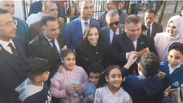 "عيدية" محافظ البحيرة ترسم البسمة على وجوه أطفال دمنهور في افتتاح حديقة الجمهورية (فيديو)