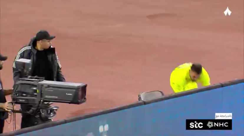 حارس الخلود يعتذر عن واقعة حامل الكرات في مباراة النجمة