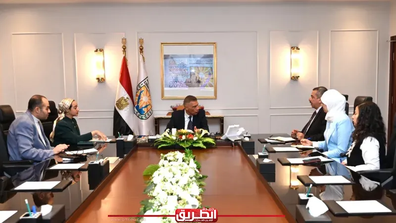 دعماً للسياحة البيئية.. محافظ جنوب سيناء يبحث مشروع حماية الطيور المهاجرة والنادرة بشرم الشيخ