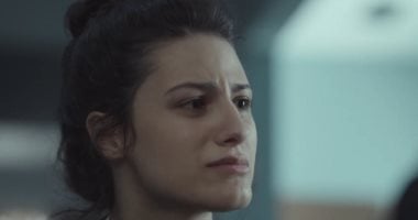 كيرا يغنم تستقبل زوجها بين مصابي غارة على مدرسة الأونروا في صحاب الأرض