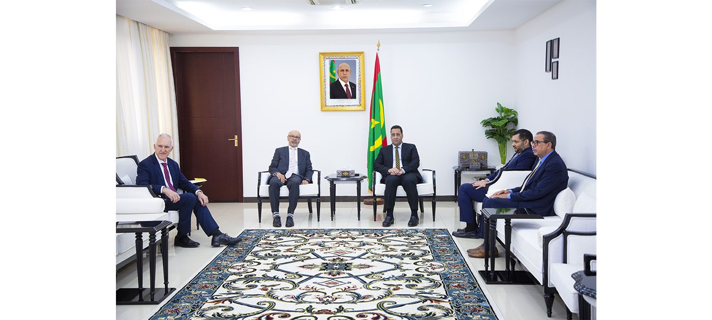 الوزير الأول يستقبل سفيري بريطانيا والبرازيل