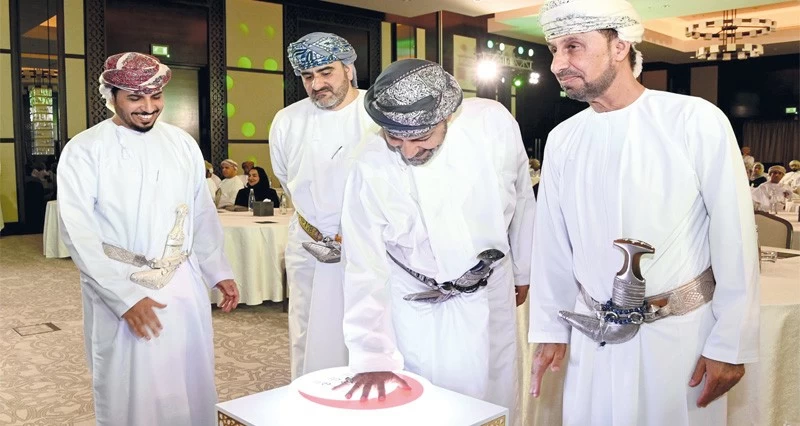 «العمانية للأعمال الخيرية» تشهر الهلال الأحمر العماني