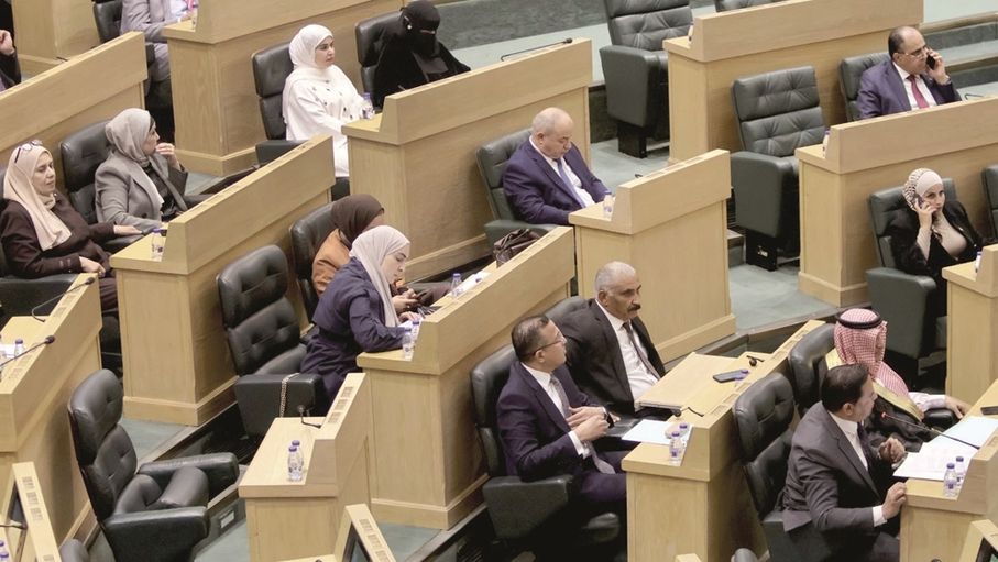 "النواب" يطوي دورته ولا "استثنائية" في الأفق