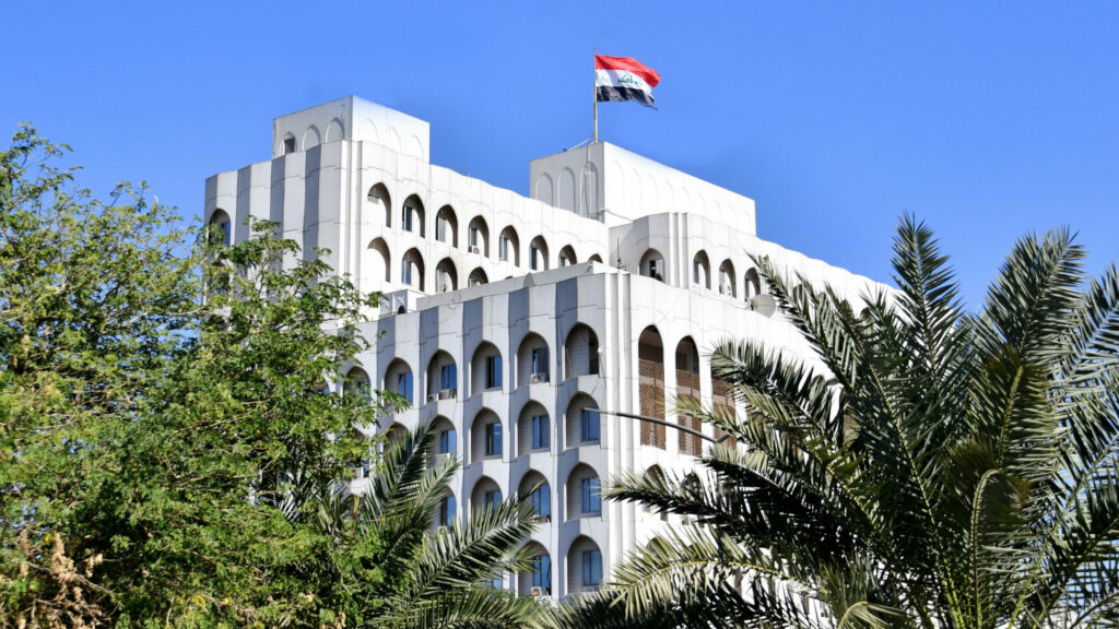 العراق يدين استهداف البعثات الدبلوماسية والقنصلية ويؤكد التزامه بحمايتها