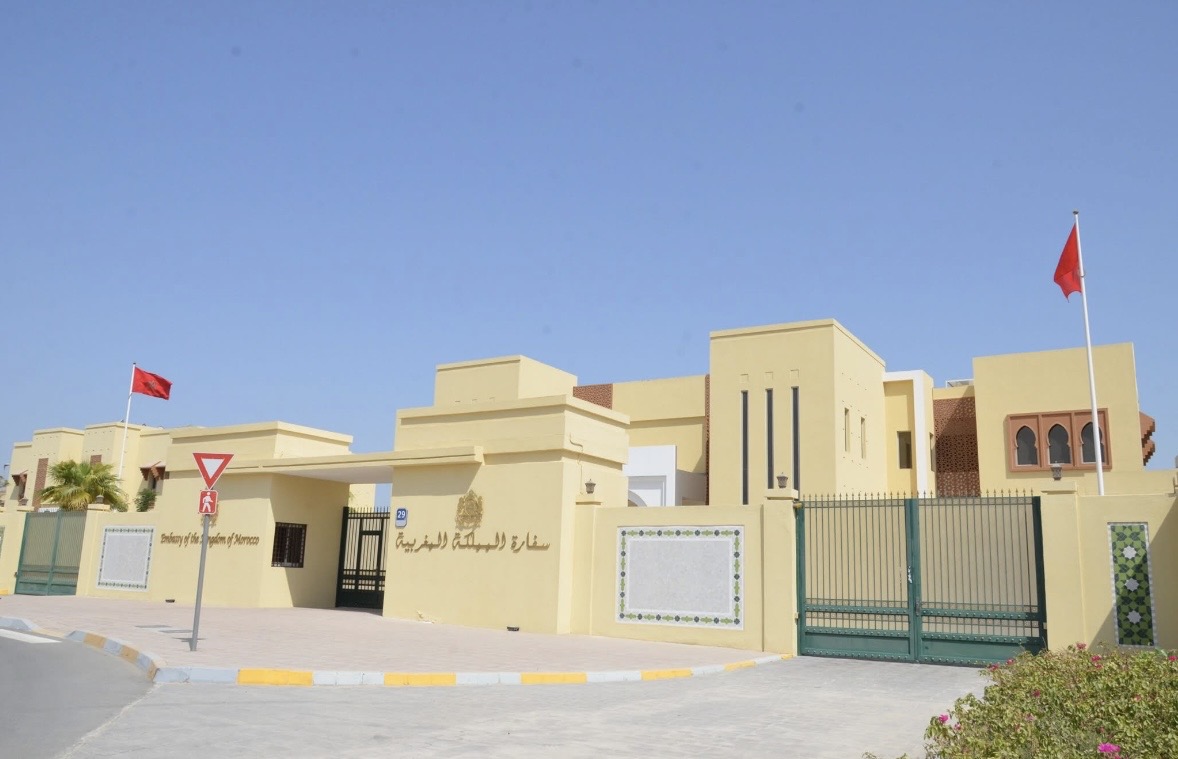 في ظل الظروف الراهنة.. سفارة المغرب في الإمارات تحث الجالية على الالتزام بتعليمات السلطات المحلية