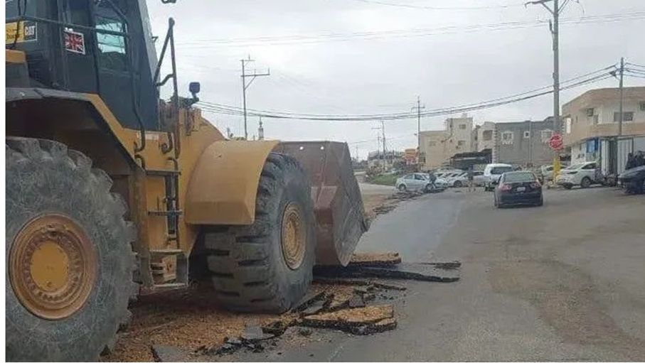 أشغال إربد تنشئ دوارا جديدا على شارع البترول