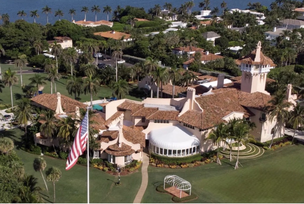 حاول الدخول بشكل غير قانوني.. مقتل رجل برصاص قرب منتجع ترامب بفلوريدا