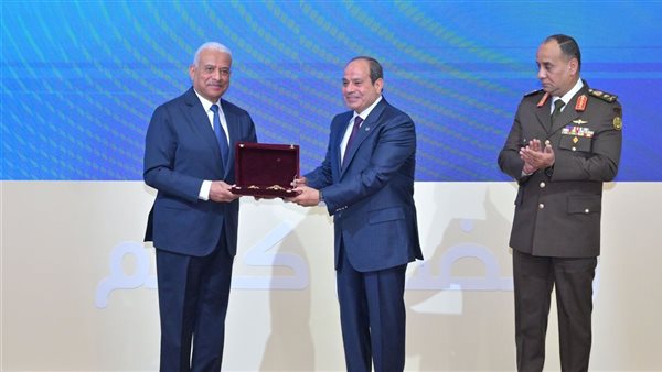 السيسي يثمن ما قدمه عبد المجيد صقر من جهود وطنية للحفاظ على تراب مصر