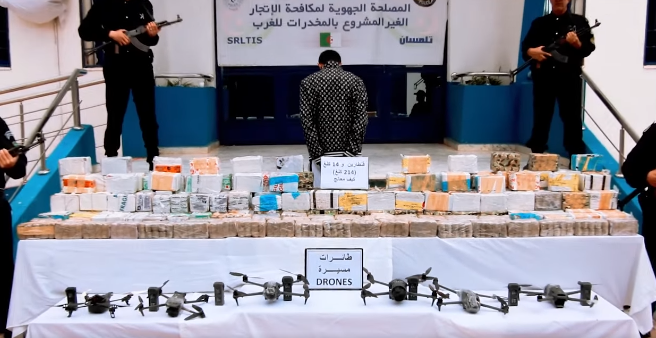 حجز قنطارين من الكيف المعالج و6 طائرات مسيّرة في تلمسان (فيديو)