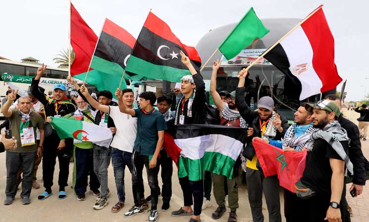 ليبيا.. قافلة “الصمود” تستأنف طريقها نحو غزة بعد توقف قرب زليتن