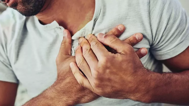 ماذا يحدث لقلبك وجسمك عند الإصابة بجلطة؟