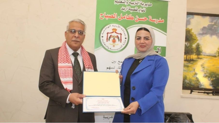 تكريم المعلمة هناء ذياب لمشاركتها المتميزة في مسابقة “تحدي الوسيلة المبتكرة” بإربد