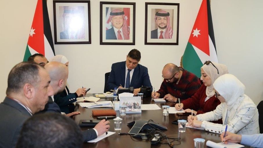 "النقل" تبحث تعزيز الخدمات للمدن الصناعية