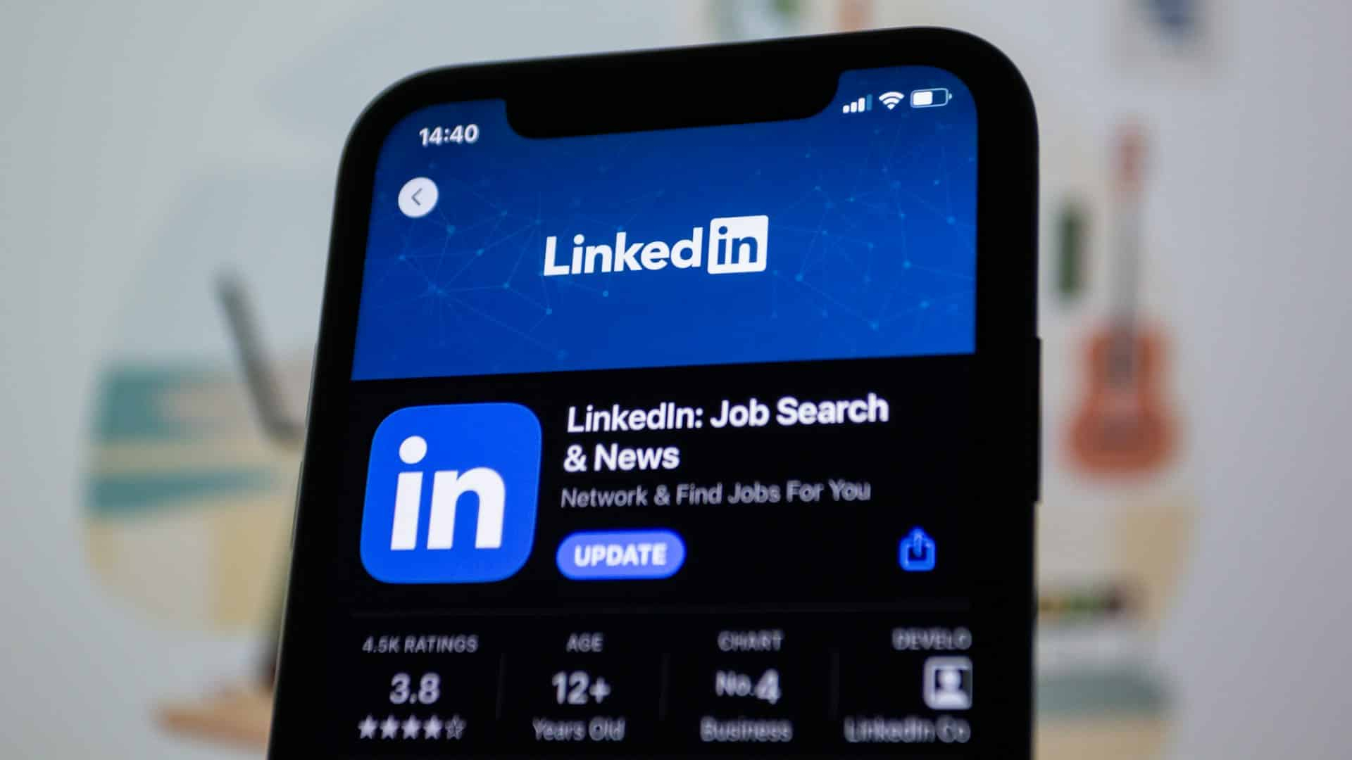 تحقيق صادم: "LinkedIn" تجمع معلومات حساسة من دون موافقة المستخدمين