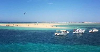 شاهد.. جمال الطبيعة والهدوء على جزيرة توبيا البيضاء بسفاجا