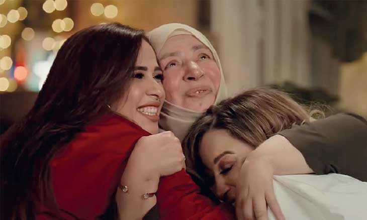 عبلة كامل تكسر حاجز الغياب وتتصدر المشهد بظهور إعلاني مفاجئ