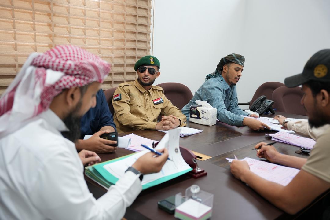 المحرمي يوجِّه بصرف مكرمة لأسر شهداء القوات الجنوبية في أحداث حضرموت