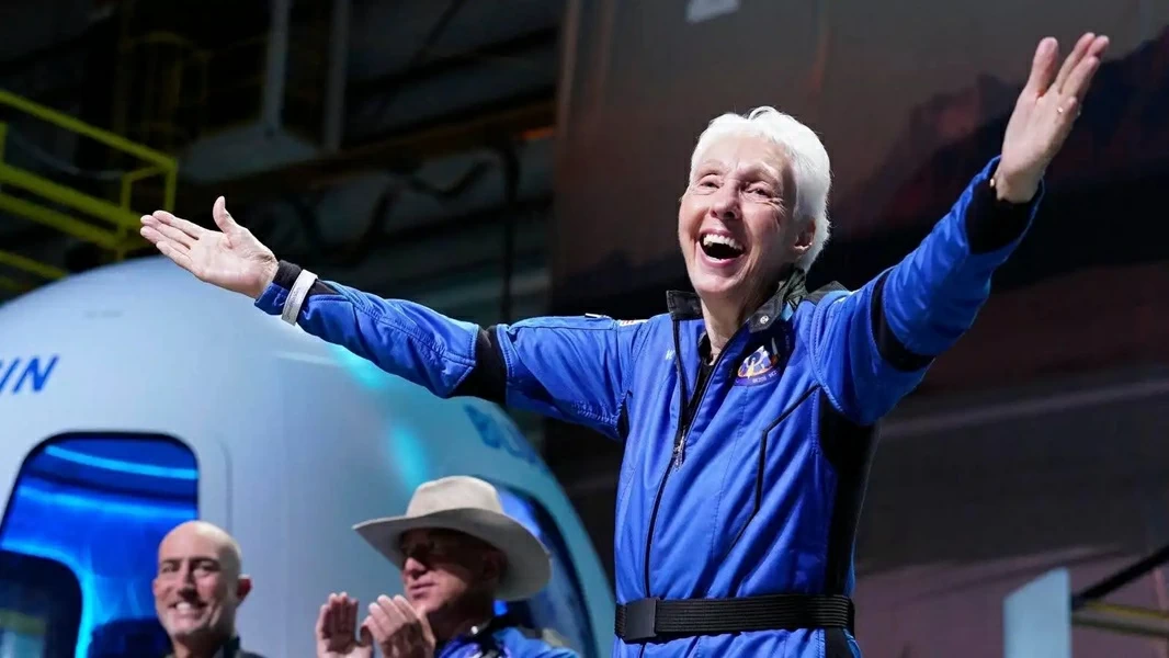 طوت رحلتها الأرضية.. غياب رائدة الطيران الأمريكية.. أكبر امرأة تسافر إلى الفضاء