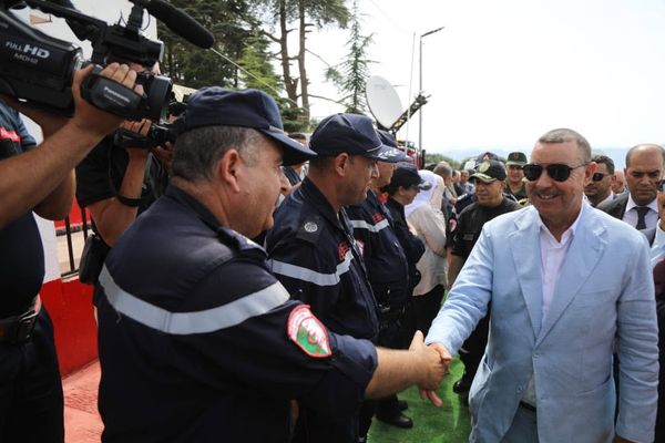 سعيود يعاين مناورة ميدانية لمكافحة حرائق الغابات بالبليدة