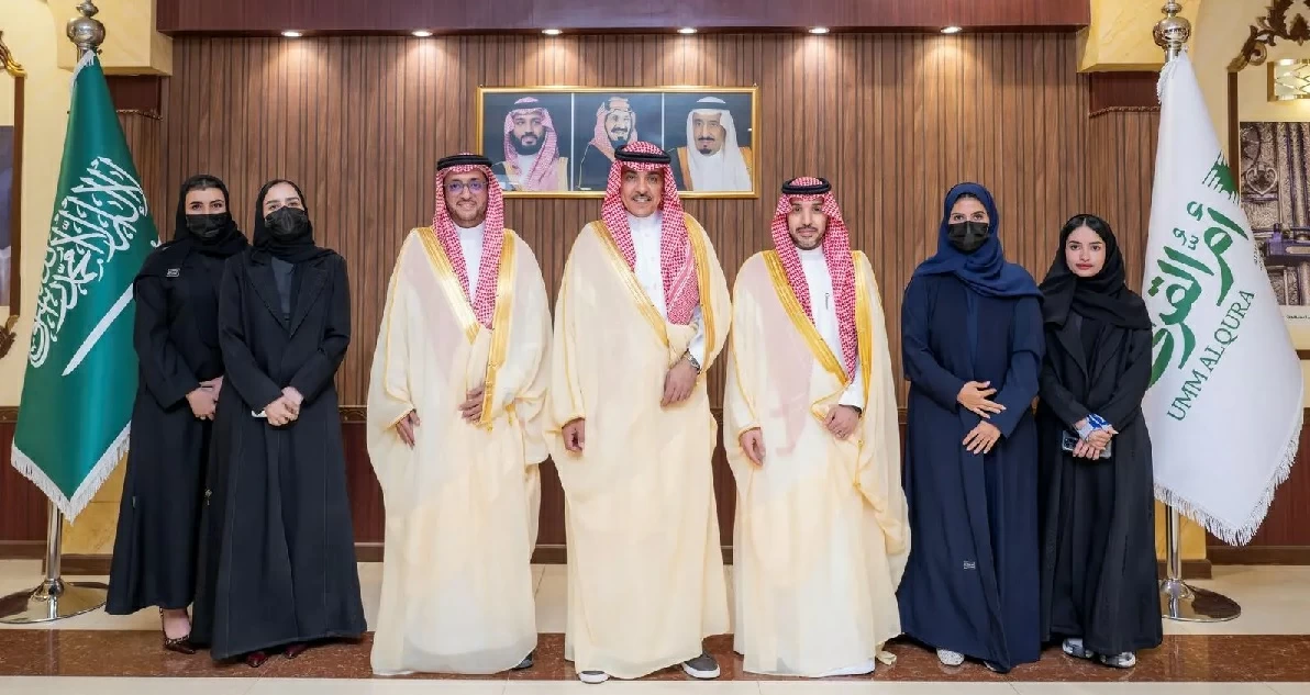 وزير الإعلام يزور جريدة أم القرى ومقار منظومة الإعلام بالمشاعر المقدسة وعدداً من الجهات الأمنية