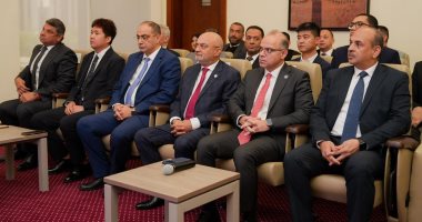 وزير الاستثمار والتجارة الخارجية يسلم 8 رخص ذهبية لمشروعات بـ 1.2 مليار دولار