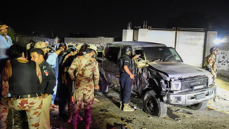 مقتل 14 شخصا بينهم 11 من رجال الأمن إثر تبادل لاطلاق النار بين الشرطة ومسلحين في شمال غرب باكستان.