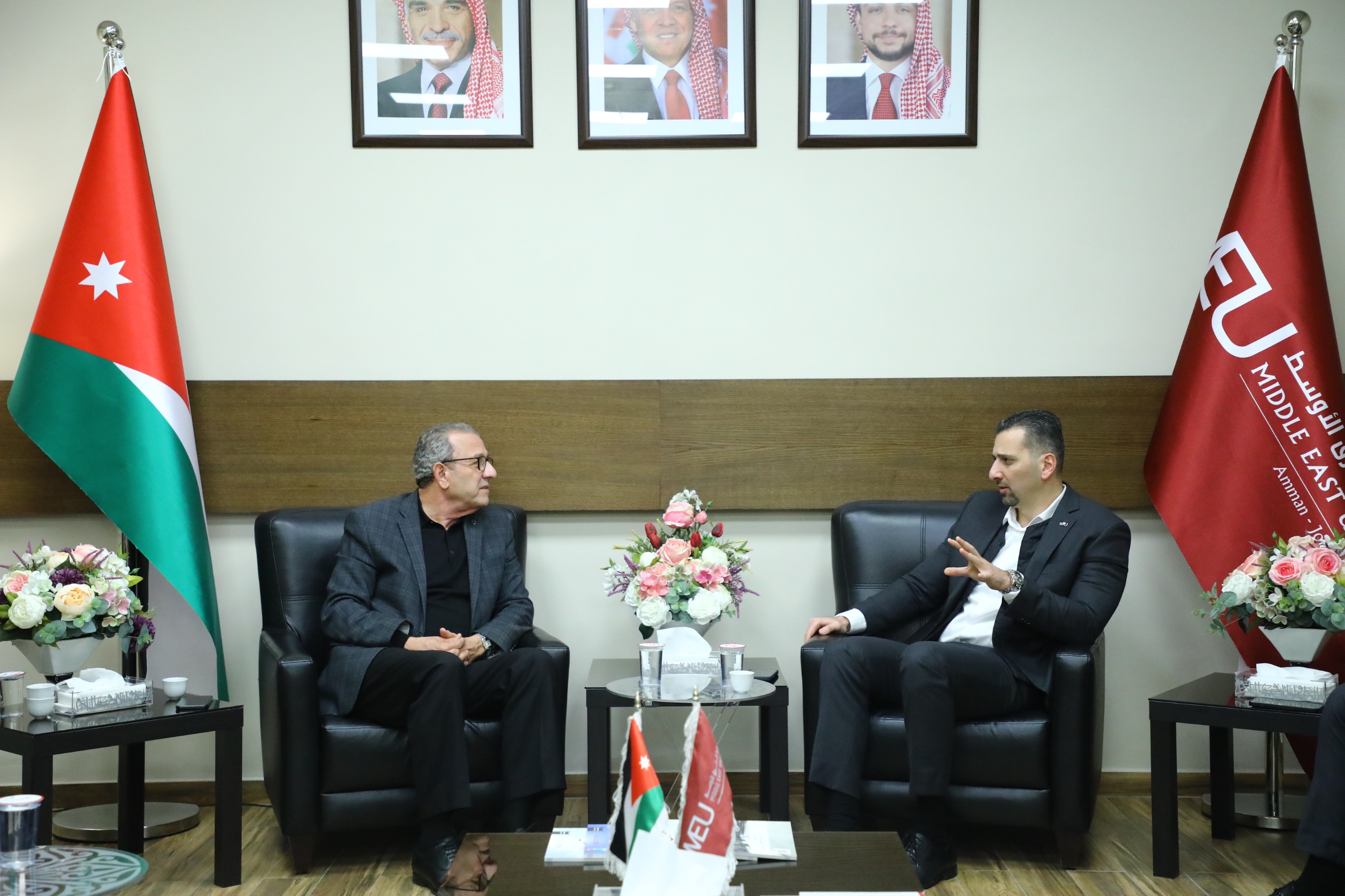 جو 24 : حافلات متطورة من طراز كينغ لونغ تنضم إلى أسطول جامعة الشرق الأوسط