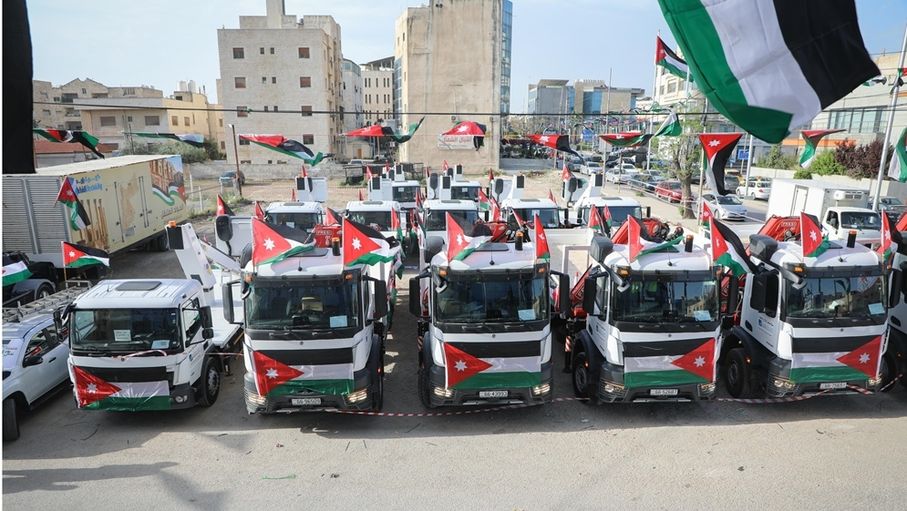 "كهرباء إربد" تحتفي بيوم العلم الأردني بموكب سيارات واحتفال وطني مميز