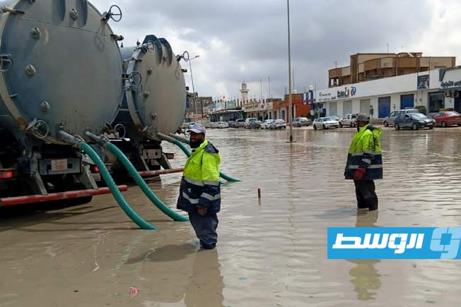 شفط مياه الأمطار في قصر بن غشير بطرابلس