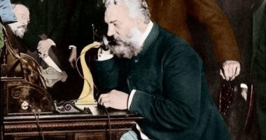 ألكسندر جراهام بيل يحصل على براءة اختراع الهاتف عام 1876