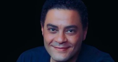 خالد منتصر يشيد بنادر عبد الله فى كتابة تتر مسلسل حكاية نرجس واللون الأزرق