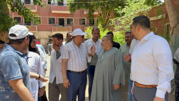 استجابة للمواطنين.. محافظ قنا: قبول 200 طلب علاج على نفقة الدولة يوميا