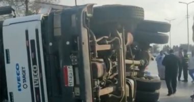 انقلاب مقطورة جرار زراعى محمّلة بالبنجر عند كوبرى أبو النور بالفيوم