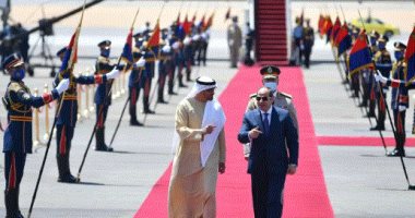 تفاصيل استقبال الرئيس السيسي للشيخ محمد بن زايد في مطار العلمين