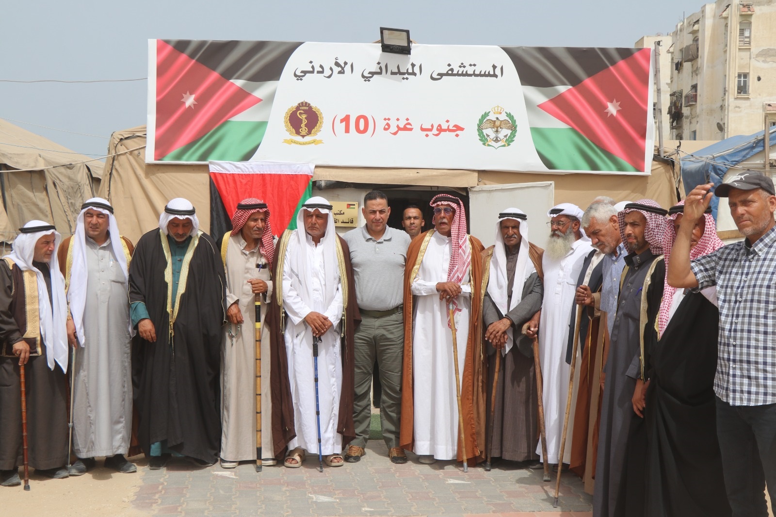 وجهاء خان يونس ورفح يزورون المستشفى الميداني الأردني جنوب غزة- 10