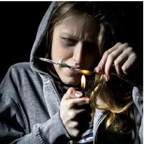 ربات منزل في «دائرة السموم».. سقوط عصابة نسائية لتجارة المخدرات