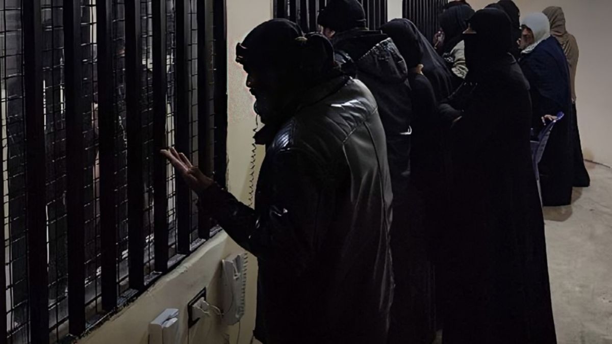 46 موقوفًا يغادرون سجن الأقطان في الرقة
