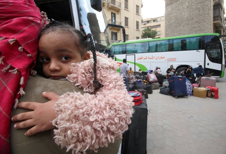 “ضرب بالحذاء” و”سب على سبيل المزاح”… مشاجرات بين مصريين ولاجئين