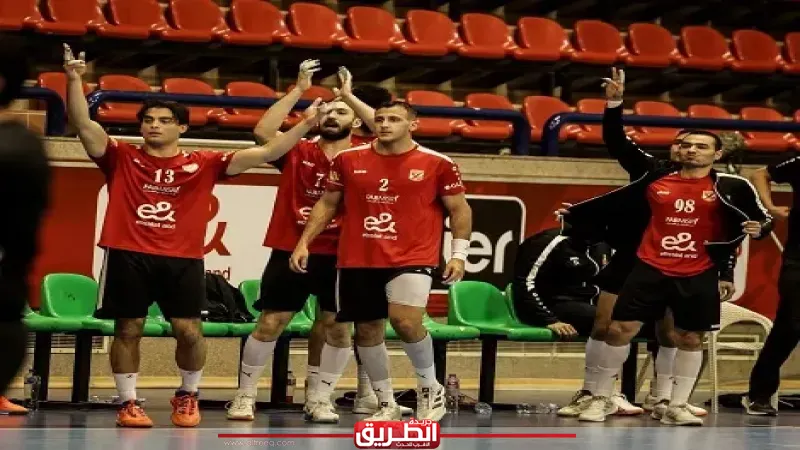 تتويج فريق كرة اليد بالنادي الأهلي ببطولة دوري المحترفين