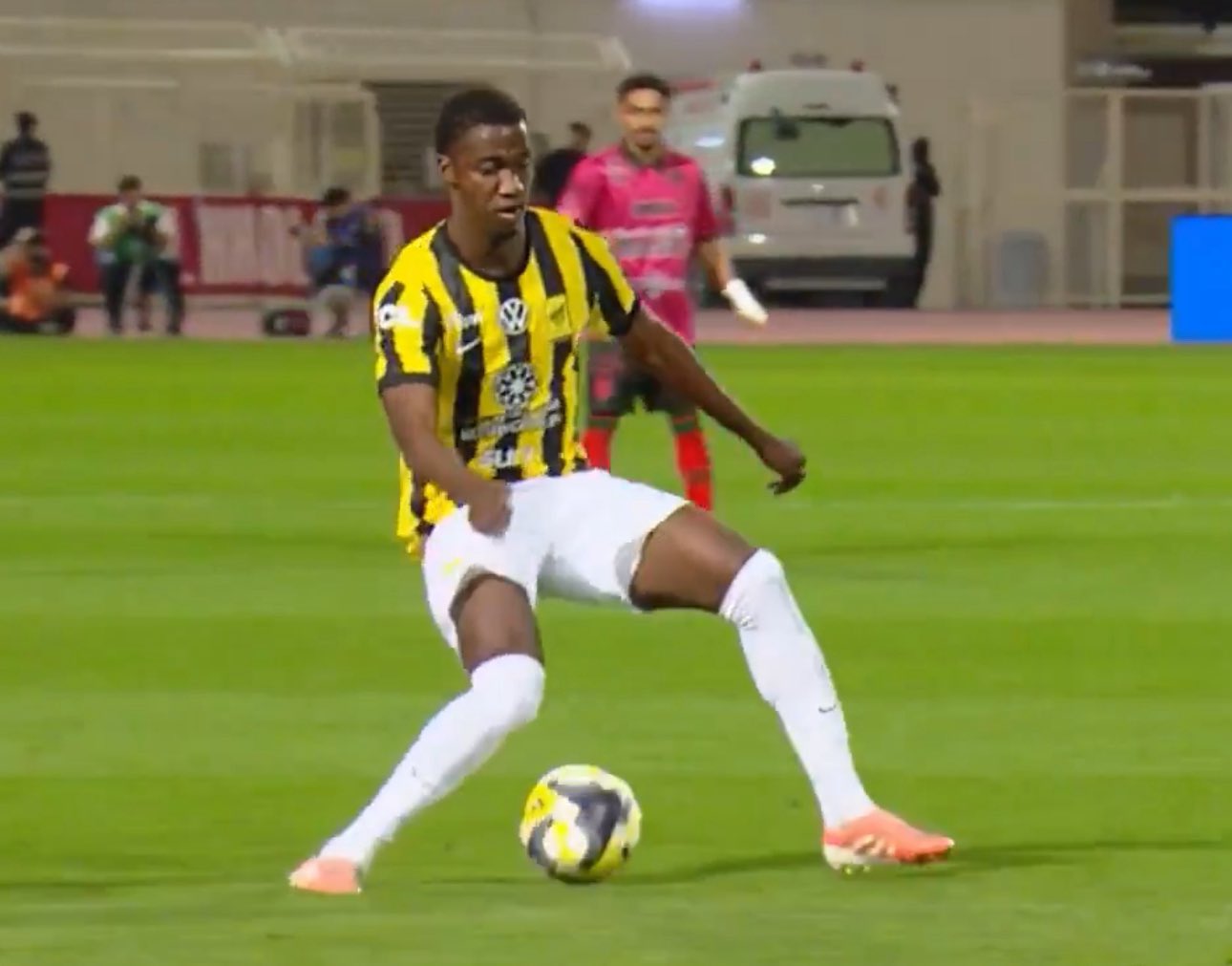 الكشف عن طبيعة إصابة محمد دومبيا لاعب الاتحاد ‬