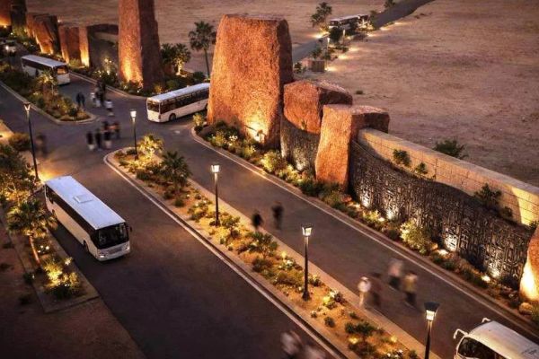 محافظ أسوان يتابع الأعمال الجارية بمشروع تطوير مداخل معبد فيلة وفق أحدث المعايير العالمية