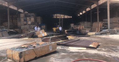 السيطرة على حريق مخزن أخشاب فى الشرابية