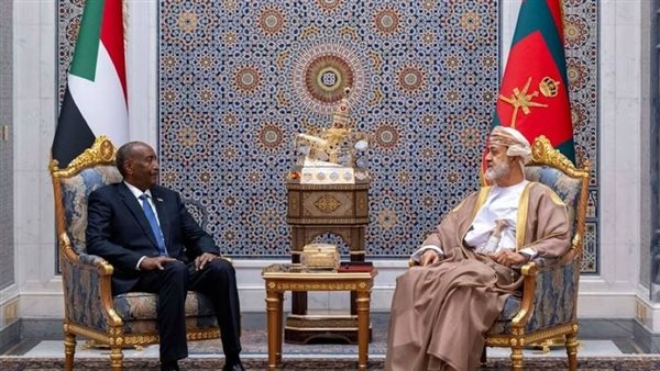 السلطان هيثم بن طارق يبحث مع البرهان العلاقات بين سلطنة عمان والسودان