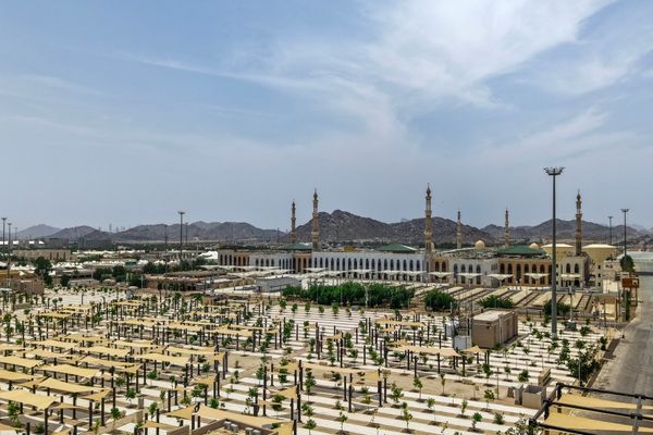 تطوير الساحات المحيطة بمسجد نمرة لخفض الحرارة على حجاج بيت الله الحرام
