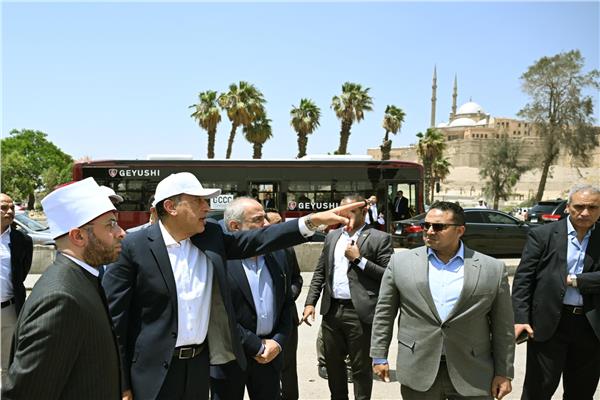 رئيس الوزراء يتفقد أعمال ترميم وإعادة إحياء مسجد المسبح والمنطقة المحيطة به