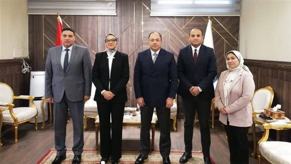 محافظ الوادي الجديد تبحث مع رئيس هيئة تنمية الصعيد جهود دعم المشروعات الإنتاجية