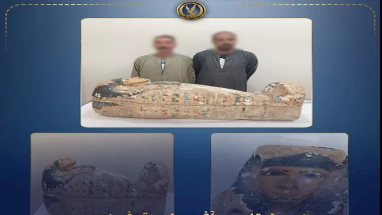 ضبط شخصين بحوزتهما تابوت روماني كامل في أخميم