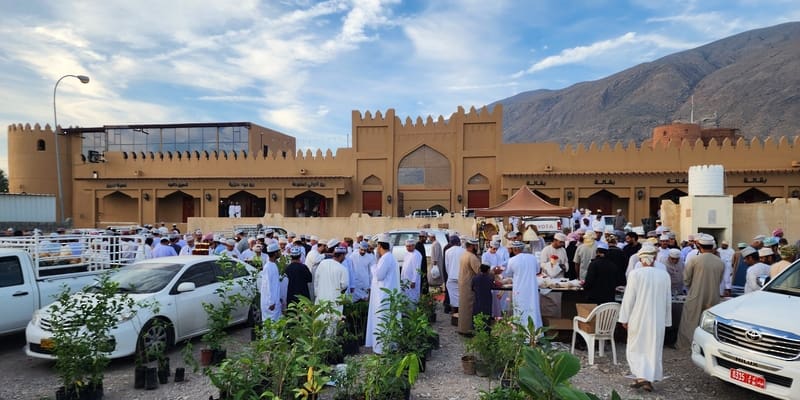 أسواق عُمان تكتسي بحلة رمضان: وفرة في السلع واستقرار في الأسعار